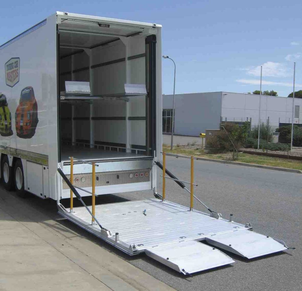 The F3DD R is a column lift. It is a lift to access multiple loading floors and can be used for special applications such as: – Race car Transporters; – Motorcycle Transporters.